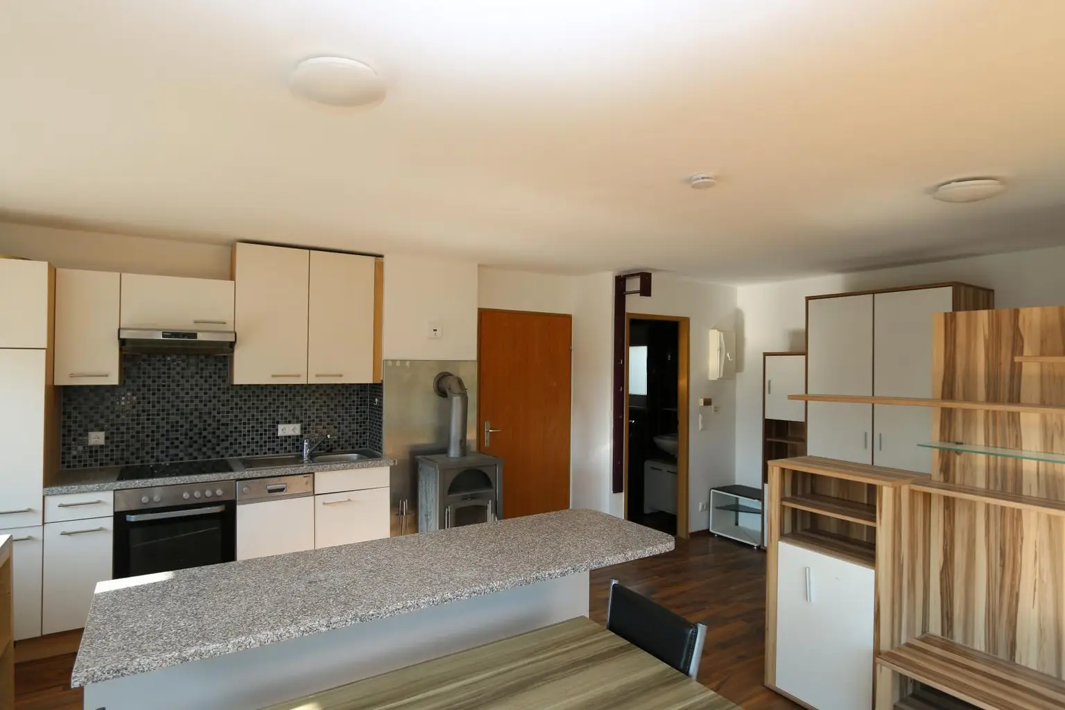 geräumige Garconniere mit Terrasse, Schülerwohnung, Studentenwohnung
