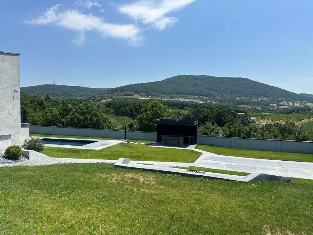 Exklusive Familienvilla mit Pool – Luxus und Natur im Einklang, Kosmaj – Rogača