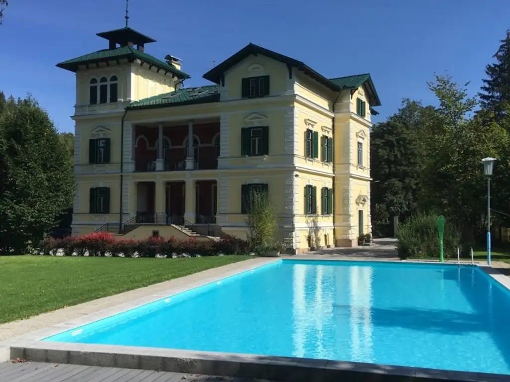 IM KAISERLICHEN STIL: SCHLOSSARTIGE VILLA IM SALZKAMMERGUT