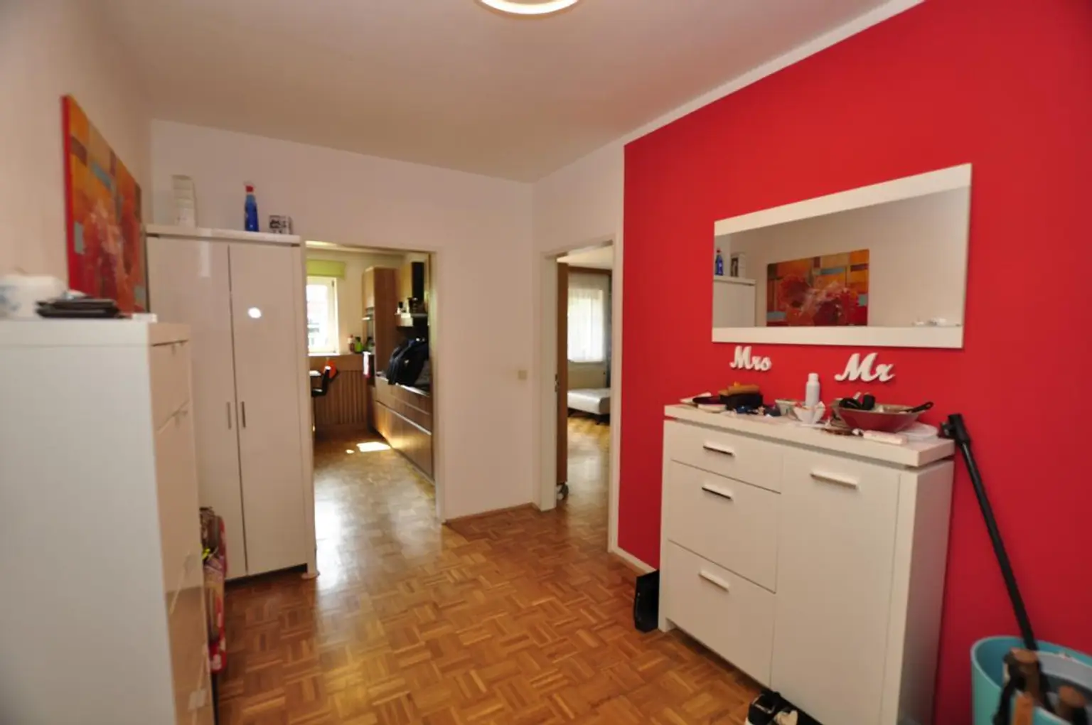 Sonnige 3-Zimmer-Wohnung im 1. Stock mit großer Loggia und Einzelgarage
