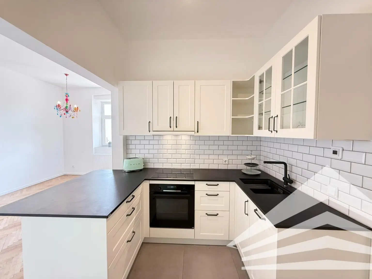 107 m² Altbauwohnung mit großer Loggia in der Innenstadt! TG-Platz verfügbar!