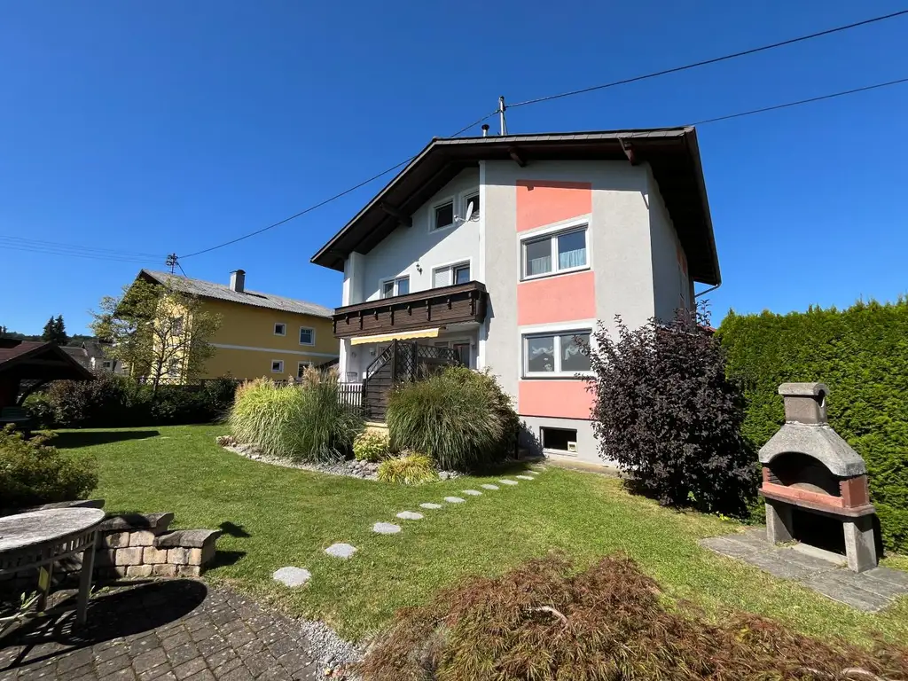 COMING SOON! Großzügiges leistbares Wohnhaus  mit 3 Wohnungen, Traumgarten, Gartenhütte, Doppelgarage und vielen Parkplätzen Tuffeltsham in Redlham