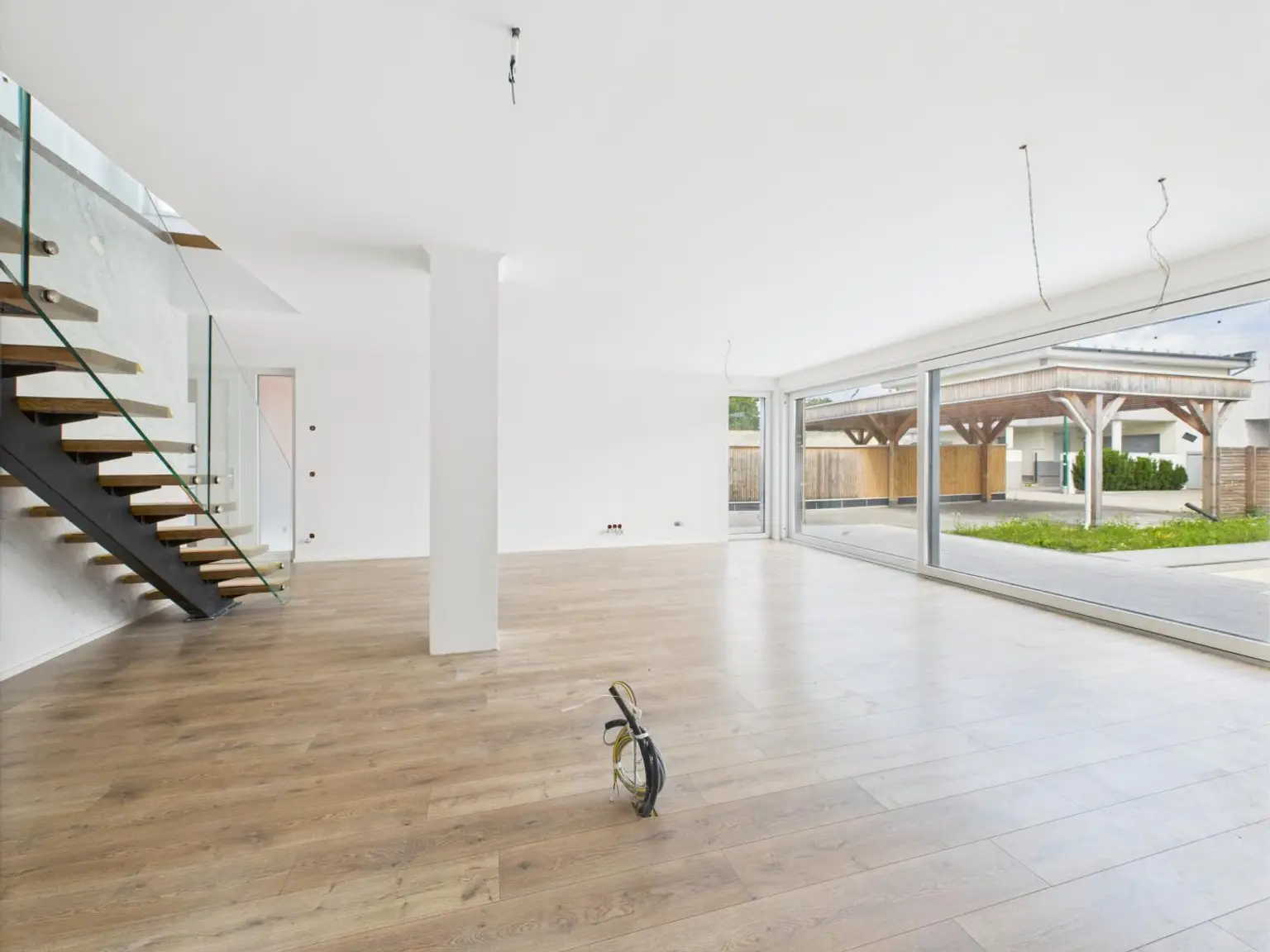 WELS-WEST: Ihr neues Smart Home mit Salzwasserpool, Carport & exklusiver Ausstattung