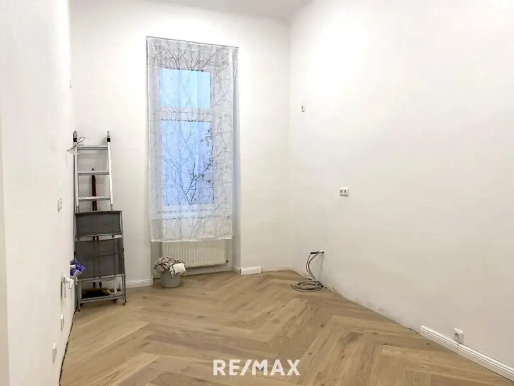 Erstbezug nach Sanierung - Altbau-Flair in AKH/U6-Nähe!