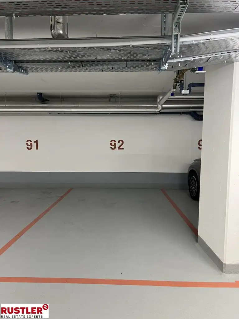 **ATTEMSGARTEN - HOCHWERTIGE 4 Zi WOHNUNG INKL. KÜCHE - 2 TERRASSEN - 2 BÄDER UND FITNESS**