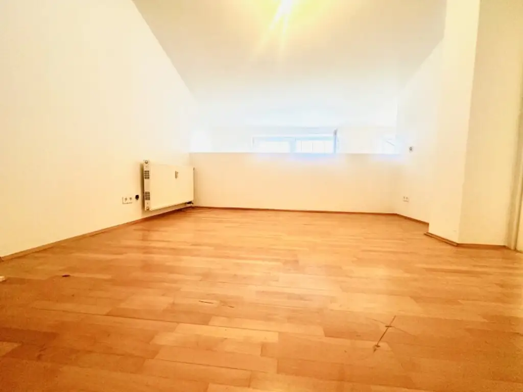 Maisonette-Traum auf zwei Ebenen – Terrasse, Galerie, Tiefgarage & perfekte Anbindung I Fernwärme  !