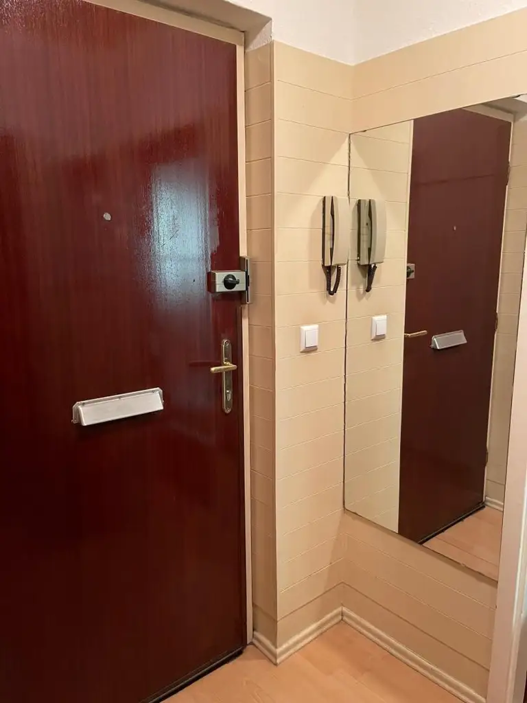 GARCONNIERE MIT LOGGIA NÄHE LAXENBURGERSTRASSE/ SOFORT TERMIN AUSMACHEN