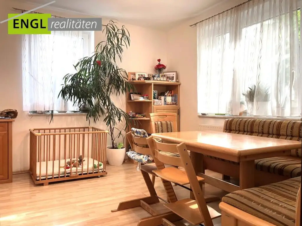 Familien-Idylle mit Pool und nachhaltiger Energieversorgung