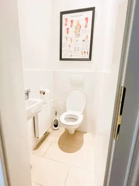WOHNJUWEL: Elegante, modernisierte 2-Zimmer-Altbauwohnung in bester Lage ab sofort zu kaufen!