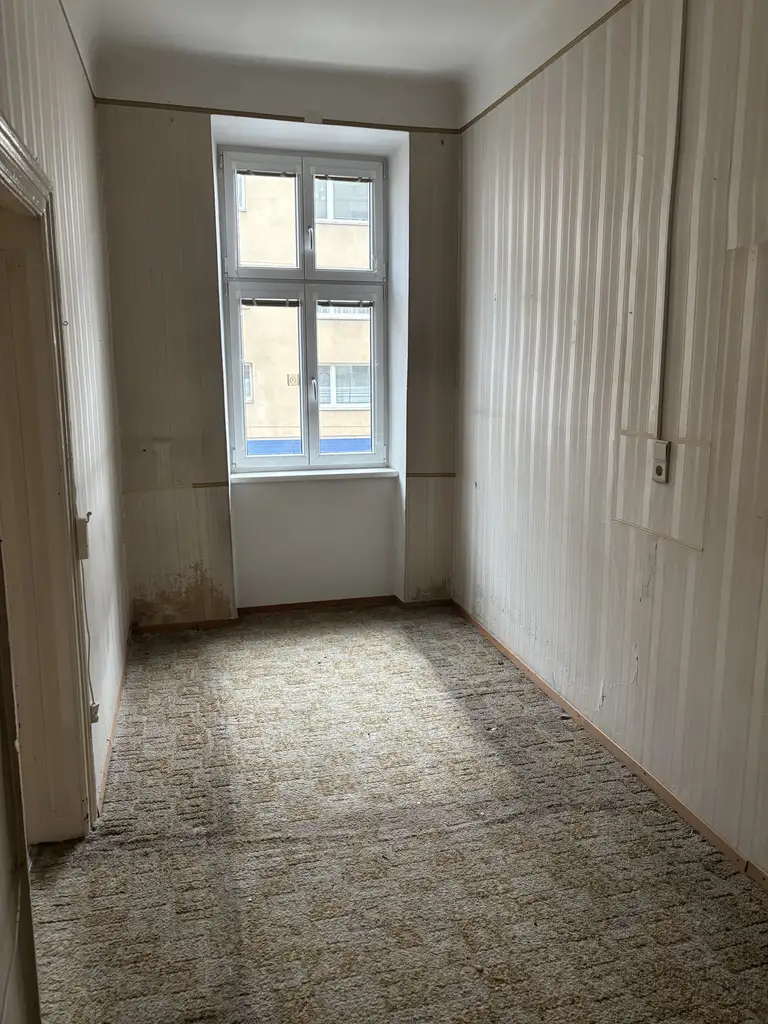Sanierungsbedürftige 4 Zimmer Altbauwohnung mit viel Potential in zentraler Döblinger Lage - Billrothstrasse !