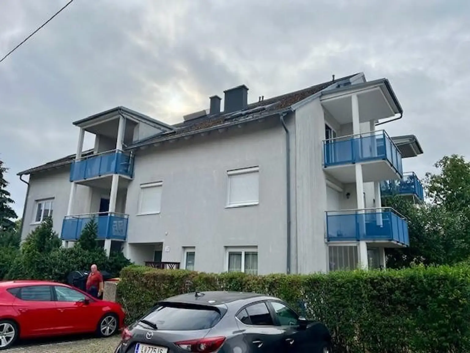Schöne 2-Zimmer-Dachgeschoss-Wohnung mit Balkon und Parkplatz