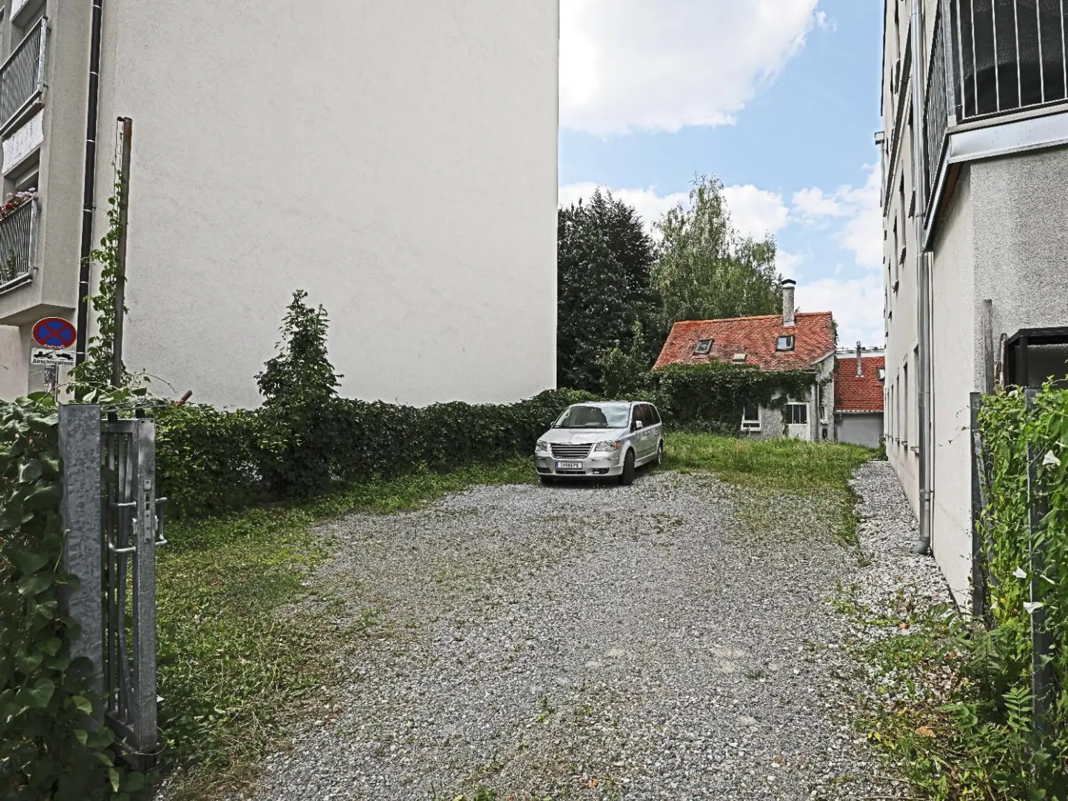 Renovierungsbedürftiges ZInshaus mit aureichend Parkplätzen im Trendbezirk Graz/Lend