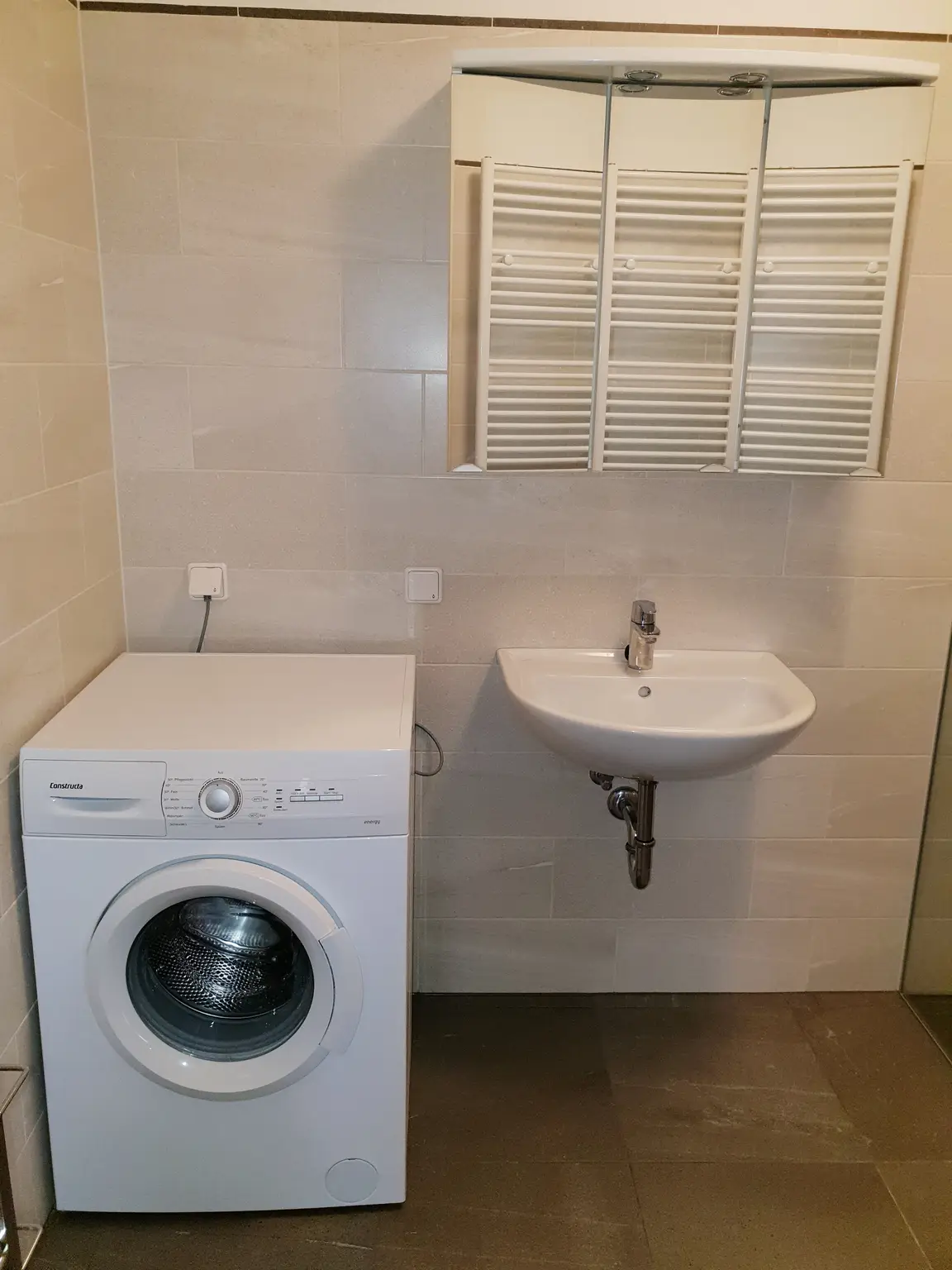 Möblierte 2 Zimmerwohnung mit Balkon zu vermieten!