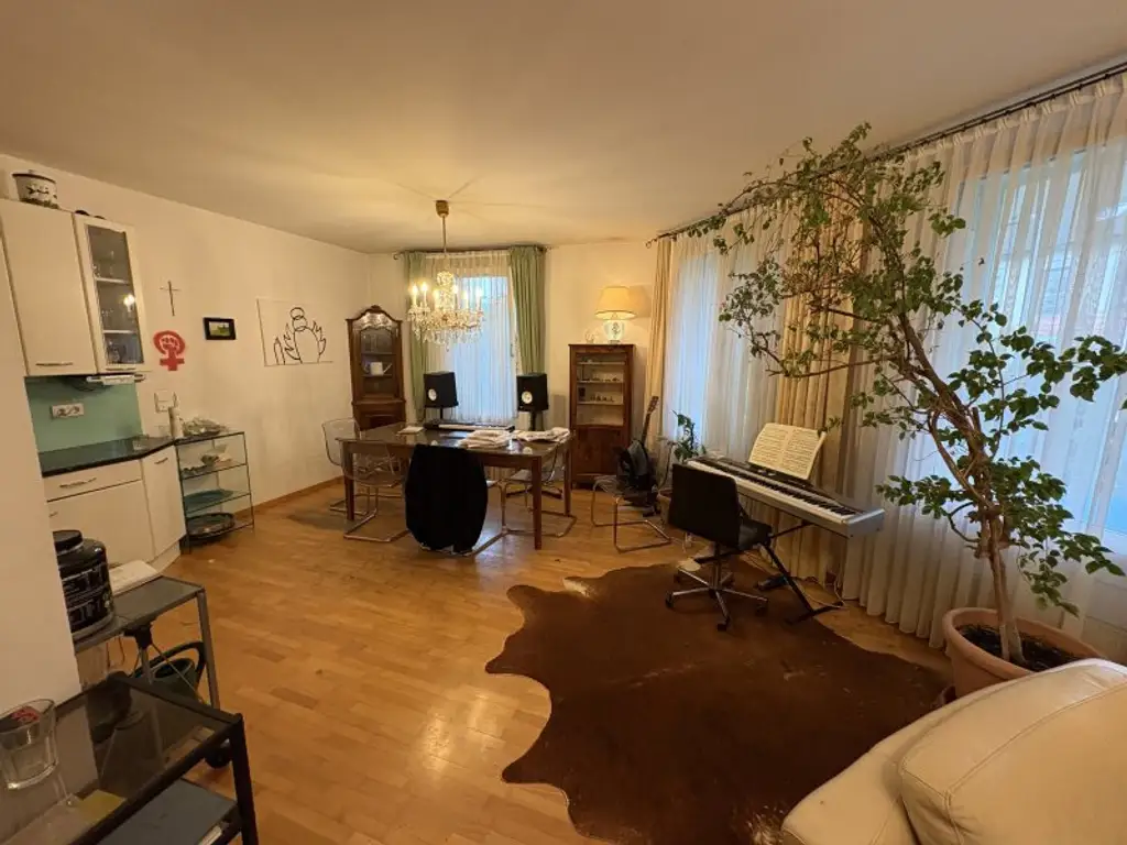 Wohnglück mit Garten & Pool – Charmante 5-Zimmer Wohnung in Ruhelage