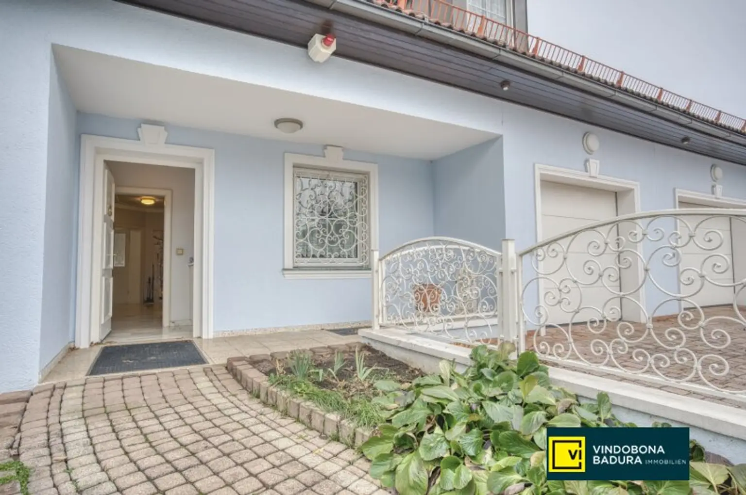 Vorgarten mit Eingang