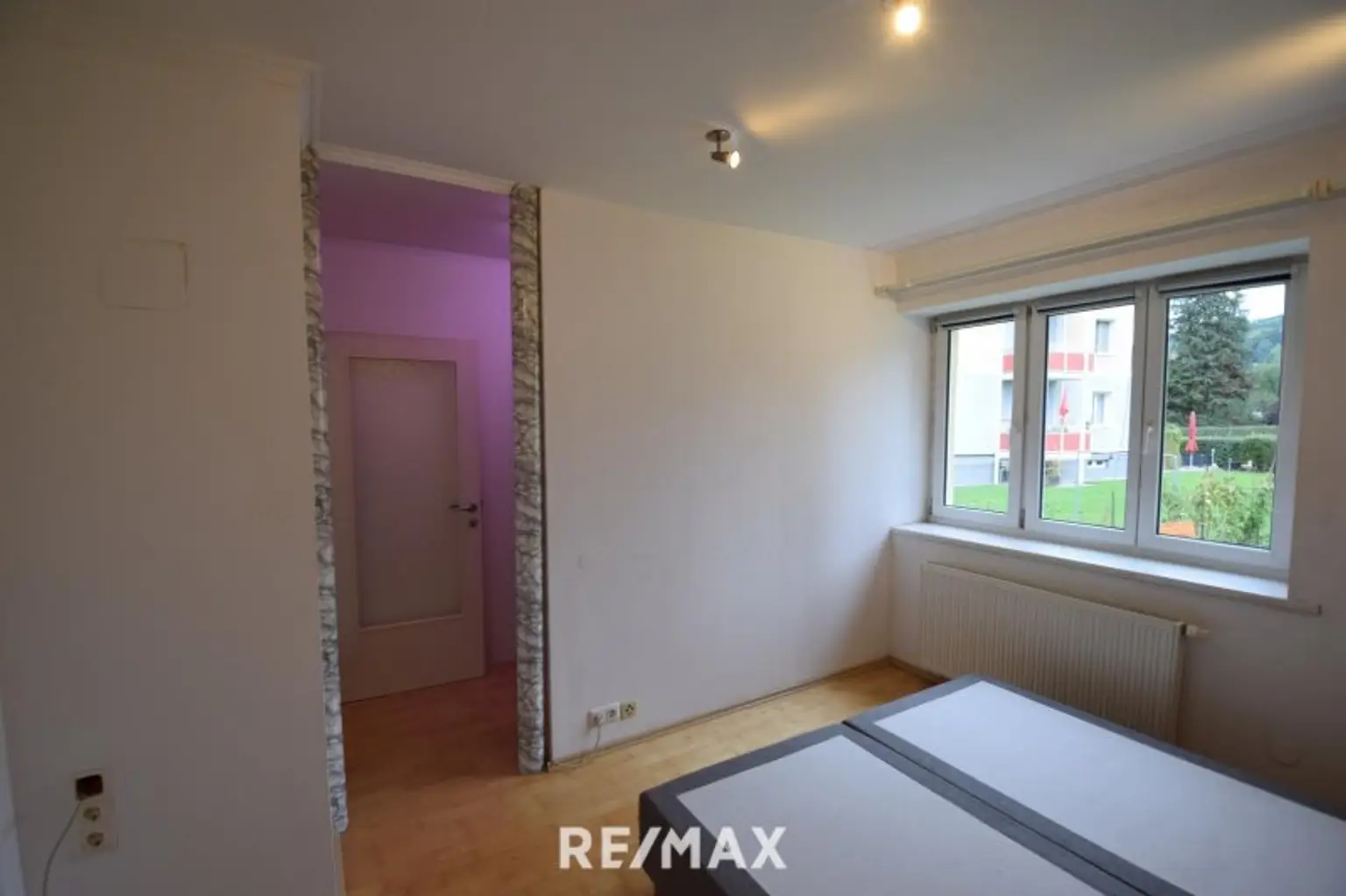 Schlafzimmer, Zugang zu begehbaren Kleiderschrank