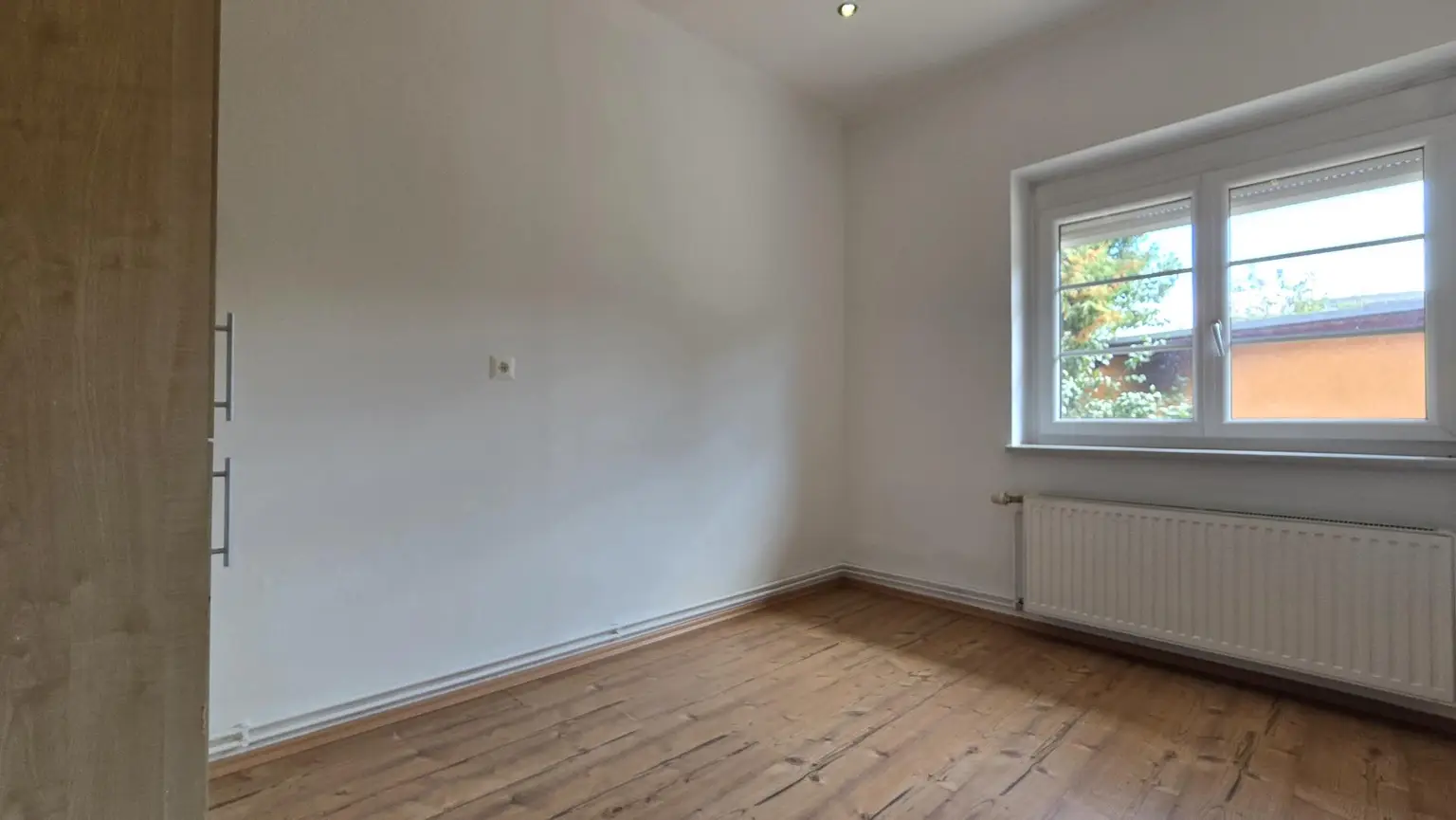 Vielseitiges Einfamilienhaus mit Pool, Garagen und großem Potenzial in Leibnitz