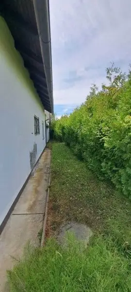 Sanierungsbedürftiges Haus mit Garage und Grünblick in Deutsch Goritz – Ihr neues Projekt!