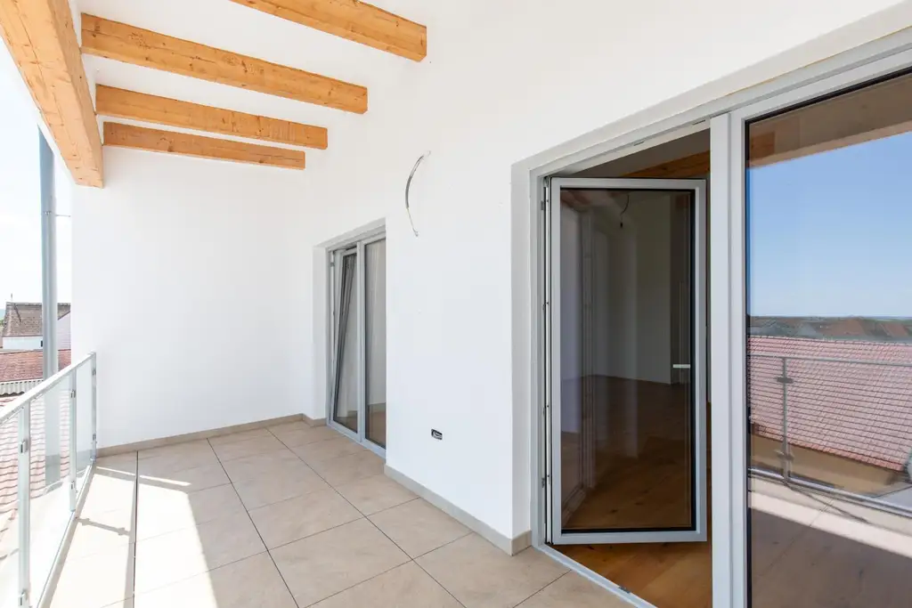 Modern Wohnen mit Balkon, Seeblick und Abstellplatz