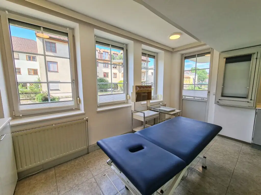 *** BARRIEREFREI *** Praxis am Josefsplatz - 5 Behandlungszimmer auf 170m²