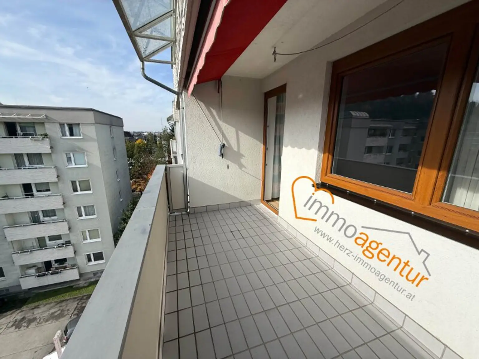 Wohnjuwel über den Dächern von Thalheim, mit Loggia und Traunblick