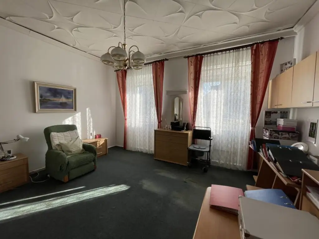 Häuschen mit Gemeinschaftsgarten, Keller und Schuppen