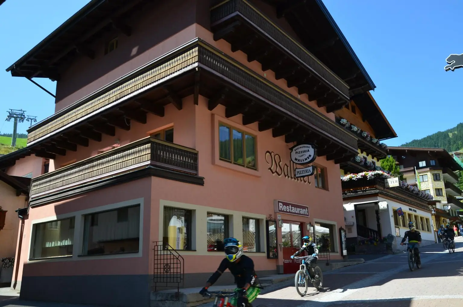 Ski-in/Ski-out trifft Alpencharme