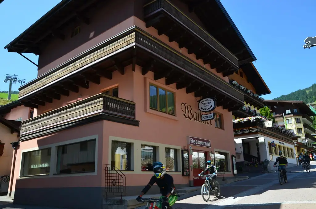 Ski-in/Ski-out trifft Alpencharme