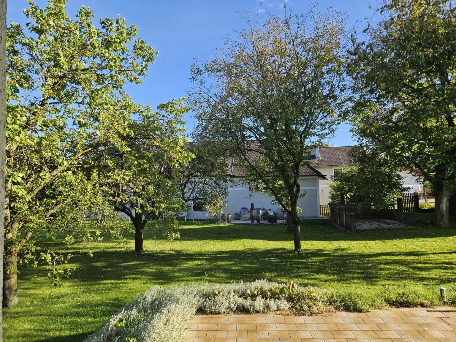 Mehrfamilienhaus mit viel Potenzial und Bauland-Agrar Widmung!