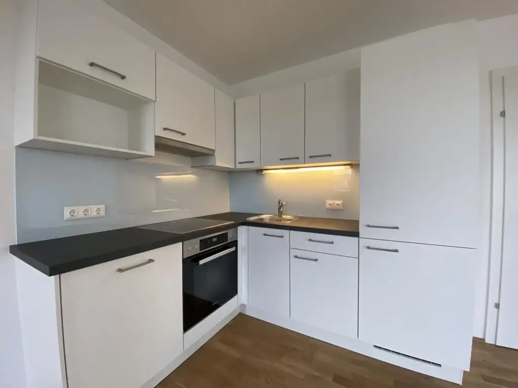 Traumwohnung mit super-großem, überdachten SÜD-Balkon!