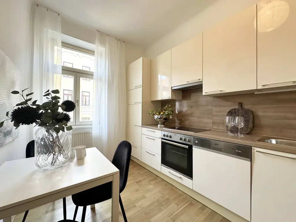 1-Zimmer-Altbau mit separater Küche – frisch renoviert & bezugsfertig