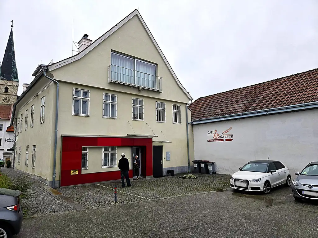 Freundliche Geschäftsräumlichkeit, Büro, Ordination oder Kanzlei im Erdgeschoss im Zentrum Haag zu mieten