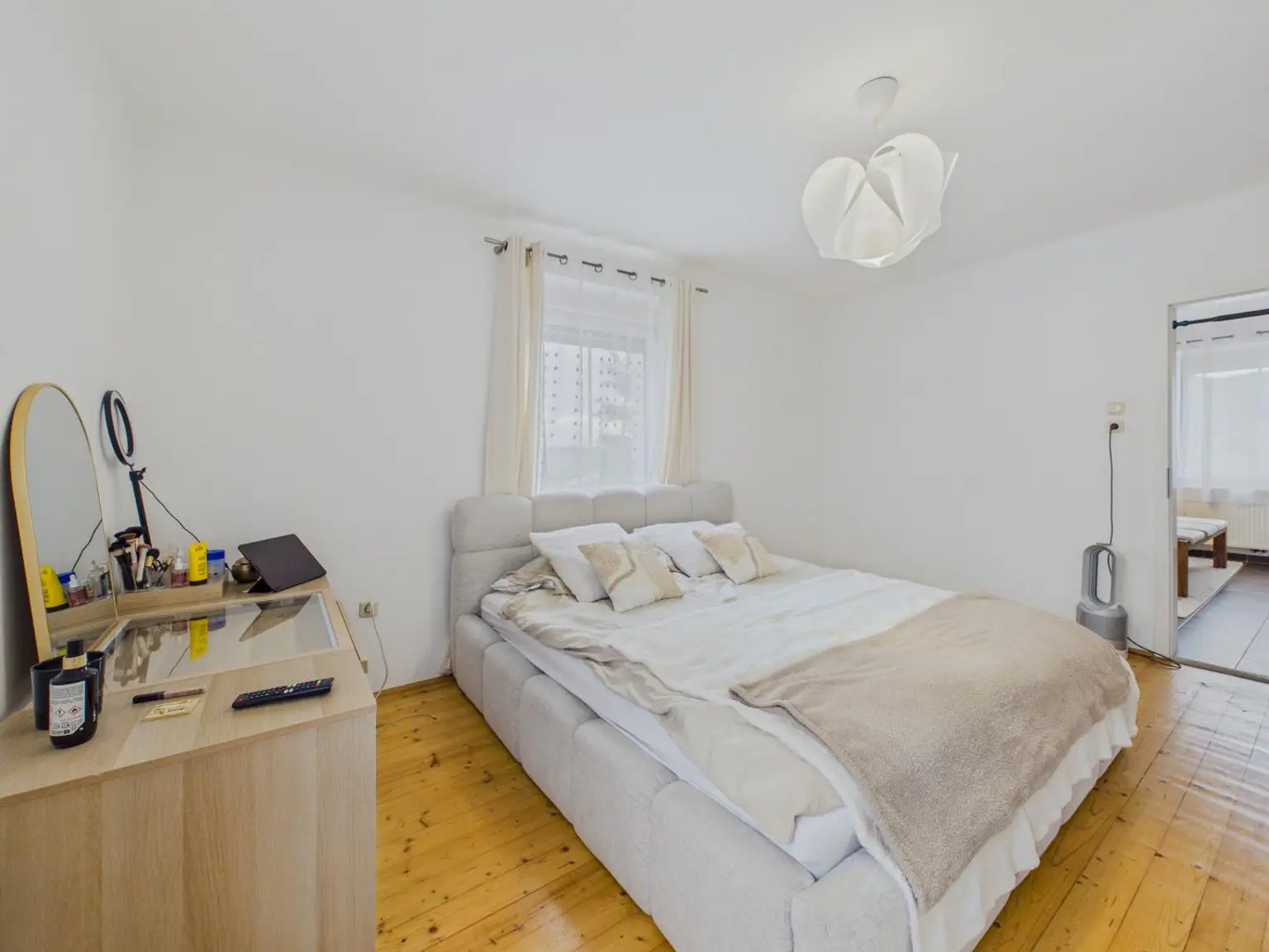 Schlafzimmer 4
