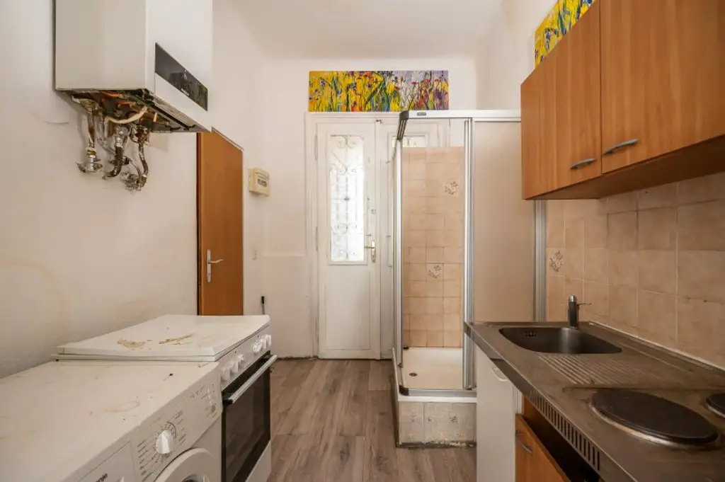 ++NEU++ sanierungsbedürftige 1-Zimmer Altbauwohnung zum Selbstverwirklichen!