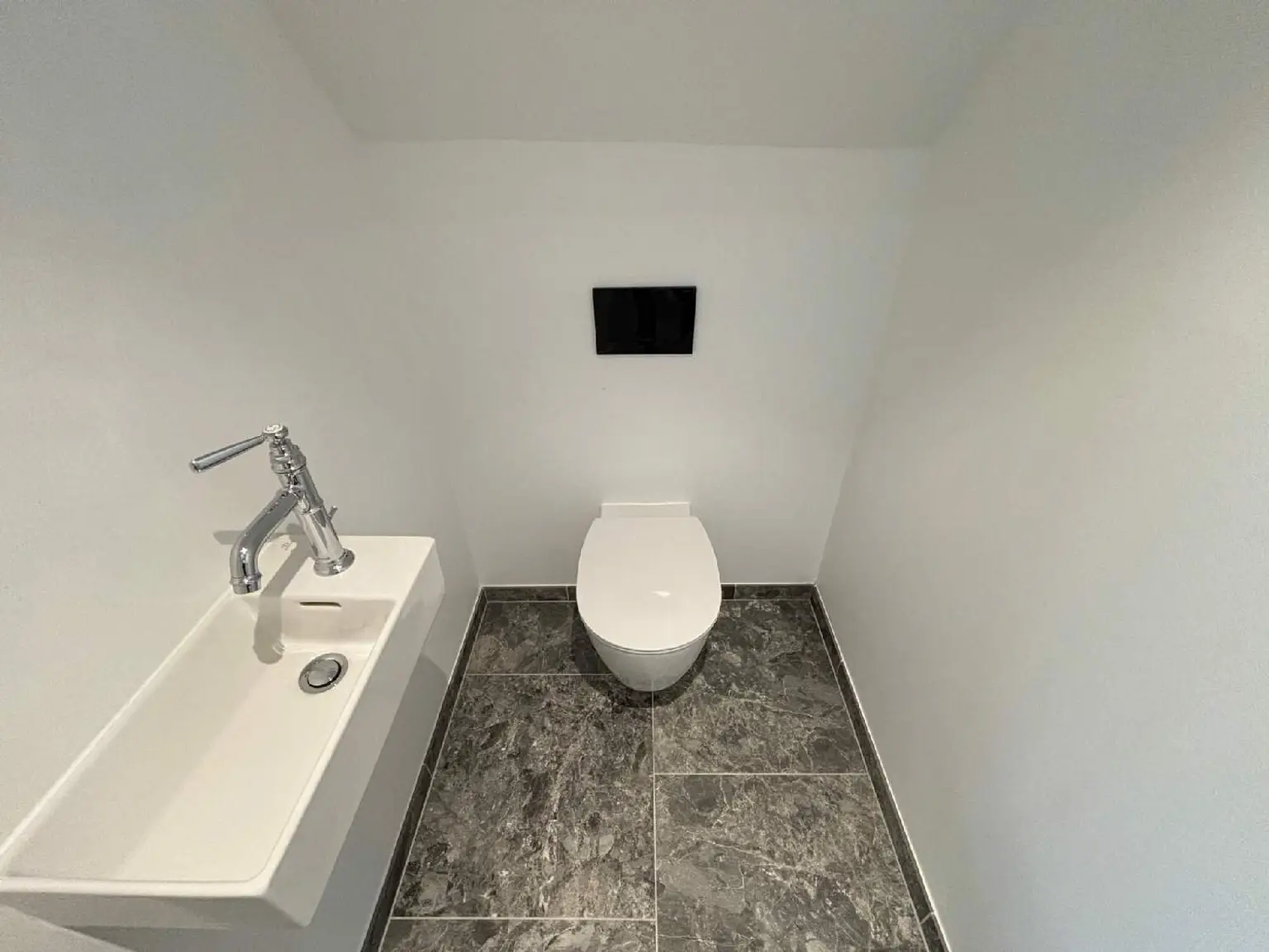 Stilvolle Dachmaisonette mit 3 Terrassen in neu errichteter Stilvilla + Garage 1180 Wien