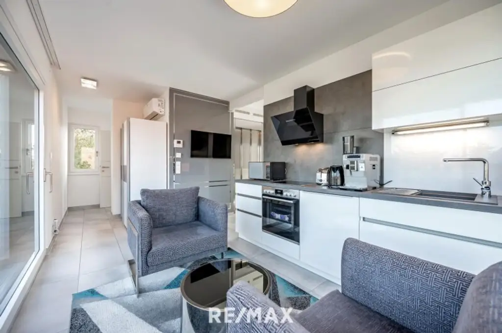 WOHNEN MIT STIL | KOMFORT | LUXUS UND SWIMMINGPOOL in Grünruhelage.