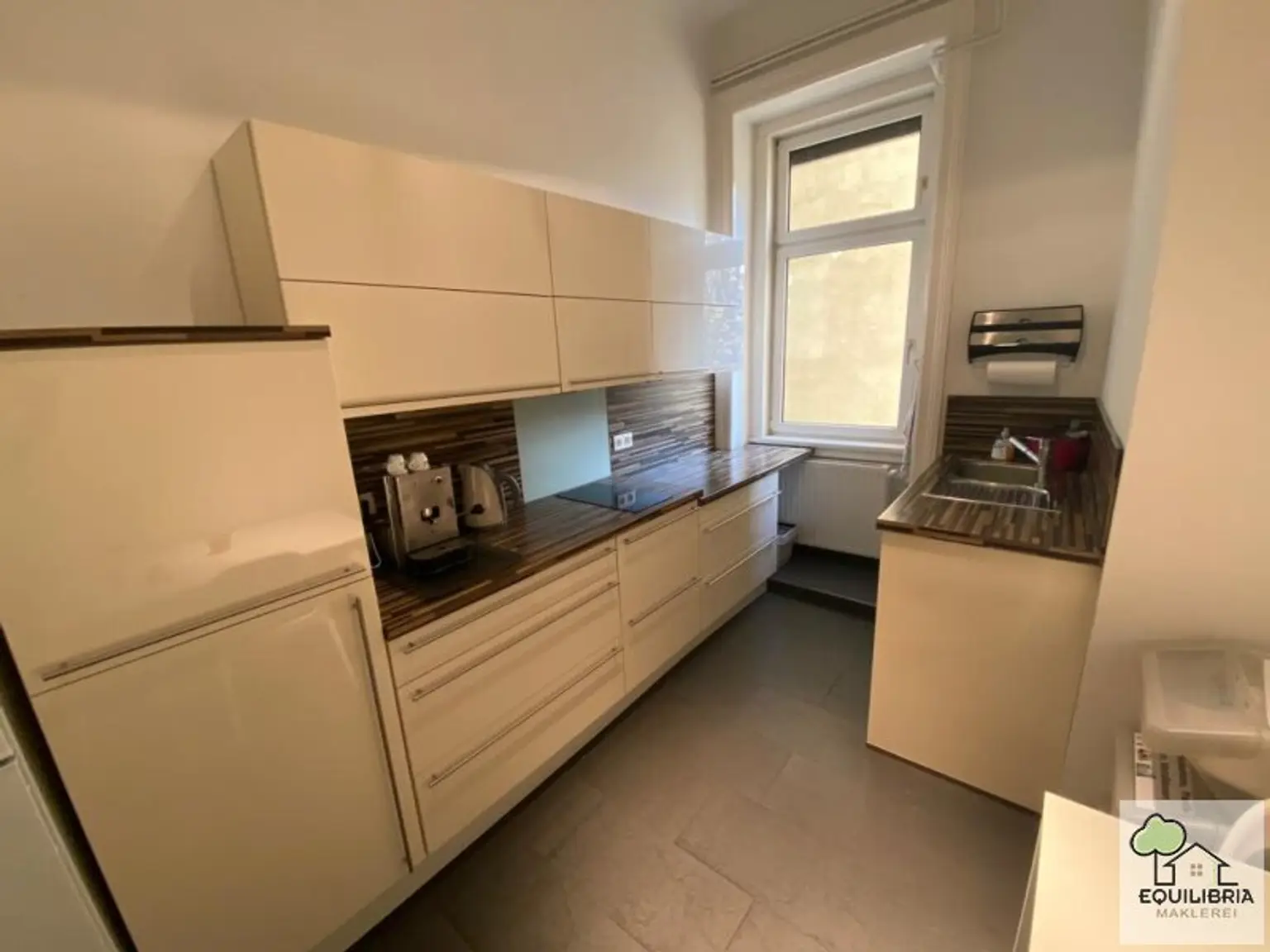 MODERNES ALTBAUBÜRO IN ZENTRALER LAGE