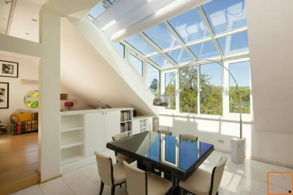Familiendomizil: Penthouse mit Ateliercharakter, großen Terrassen und Grünblick