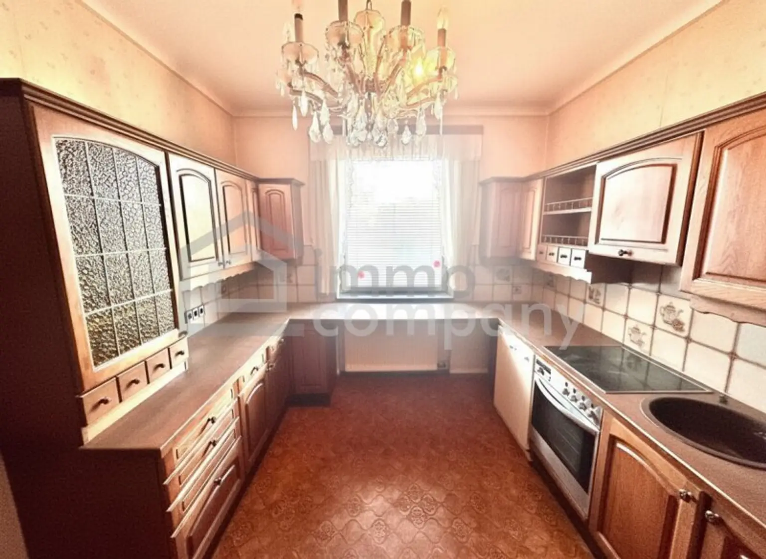 Traumhaftes Mehrfamilienhaus in Lassee (Wien Umgebung): 9 Zimmer, Garten, Balkon und mehr!