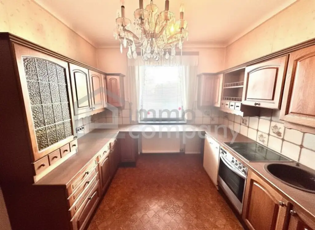 Traumhaftes Mehrfamilienhaus in Lassee (Wien Umgebung): 9 Zimmer, Garten, Balkon und mehr!