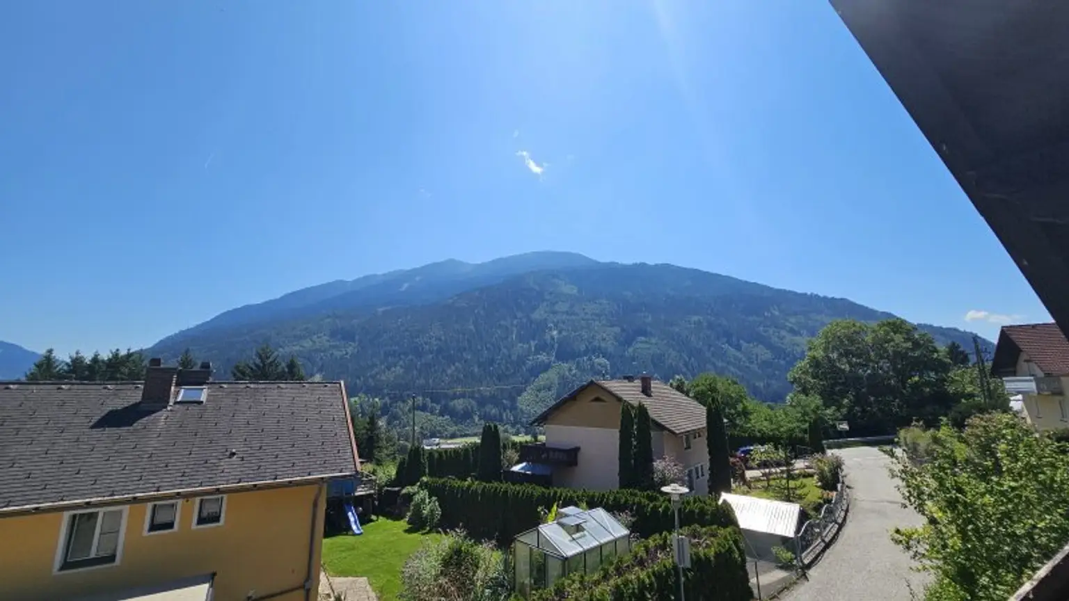 Charmantes Sanierungsobjekt in Radenthein: 5 Zimmer, Balkon und viel Potenzial!