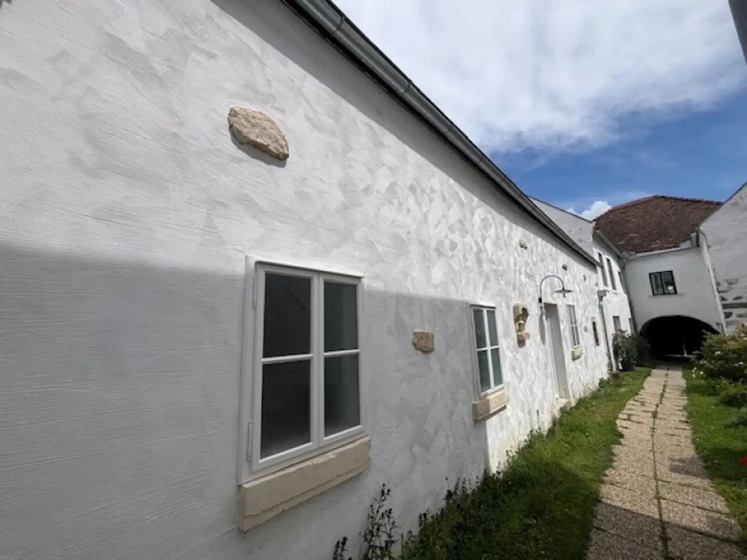 Breitenbrunn - historische (16.Jhd.), neu sanierte Wohnung samt Nebengebäuden und Garten im Ortszentrum