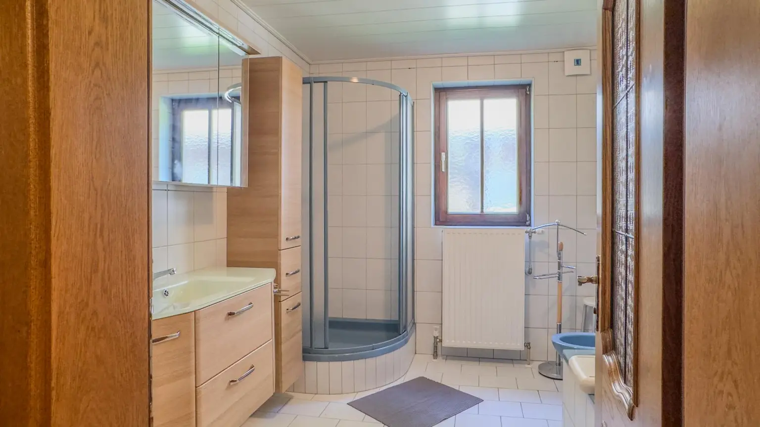 Großzügiges Einfamilienhaus am Dorfrand mit Nebengebäude und viel Potenzial