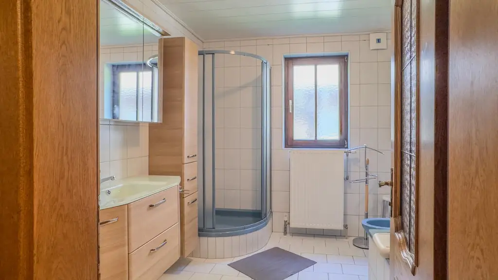 Großzügiges Einfamilienhaus am Dorfrand mit Nebengebäude und viel Potenzial