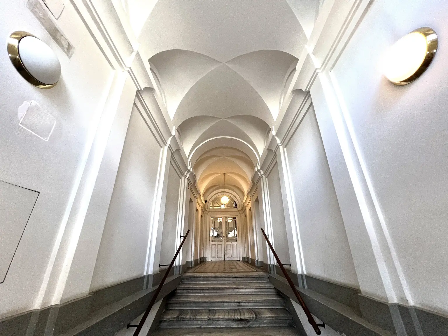 UNBEFRISTET: Prachtvolle, klimatisierte 5-Zimmer-Wohnung mit fantastischer Stadtaussicht / Beautiful air-conditioned 5-room flat with fantastic city view