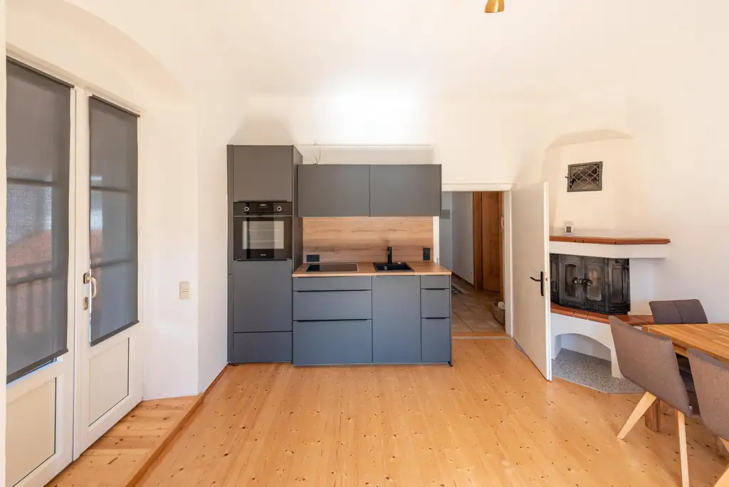 Zwei besondere Wohnungen in historischem Gebäude - 178 m² und 49 m² im Zentrum von Scharnstein mit schönem Ausblick und Garage!