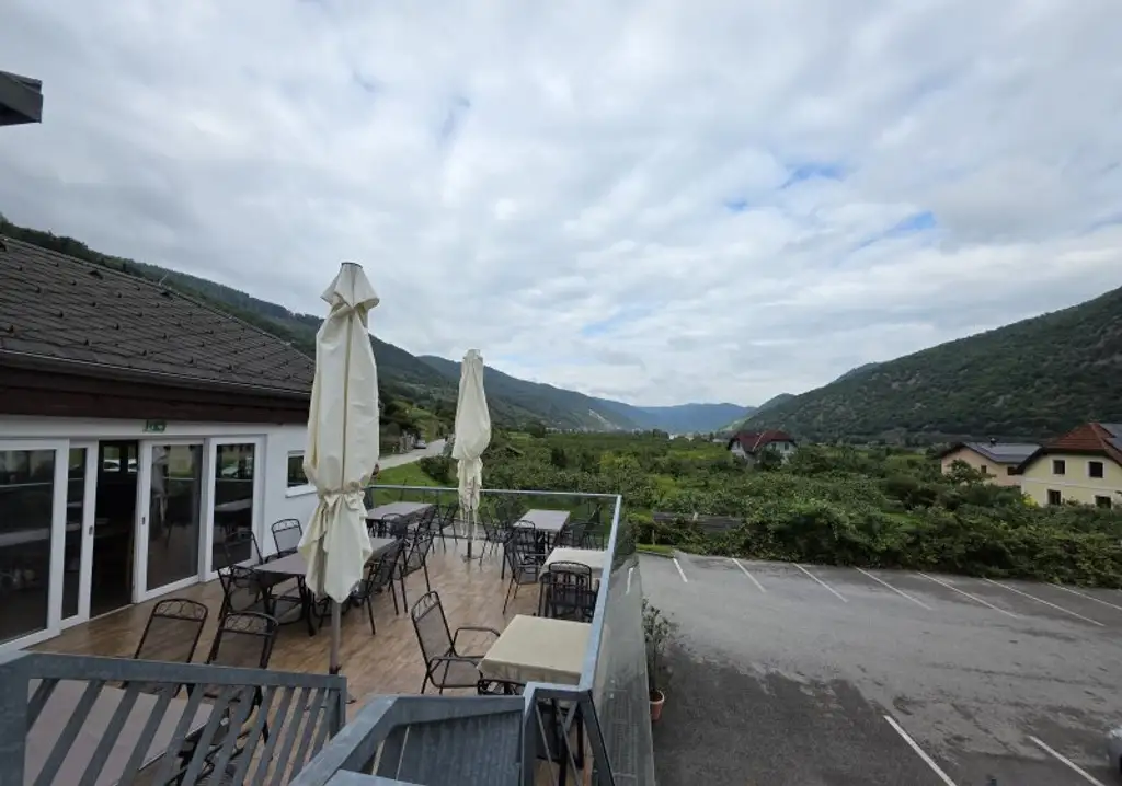 Rarität in der Wachau, 6 Apartments, Restaurant mit Wintergarten, Dachausbau-Potenzial