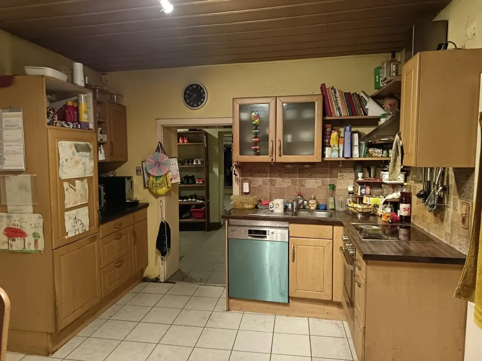 Vielseitiges Wohnhaus mit großzügigem Hof und Nebengebäuden