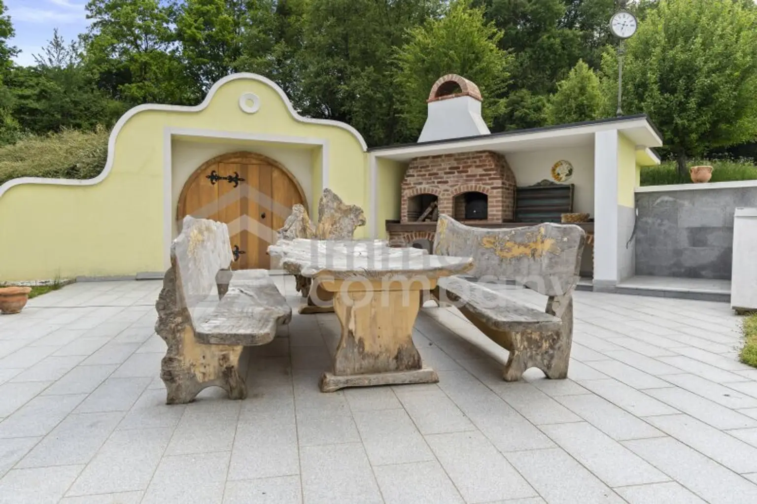 Modernes Wohnparadies in Alleinlage mit Gästehaus, Halle, Weinkeller & mehr – ca. 62.000 m² Grundstück - davon ca. 10.000 m² Bauland!!