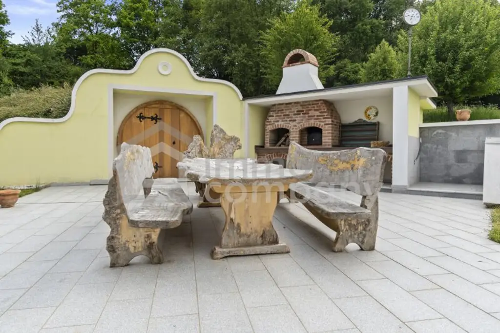 Modernes Wohnparadies in Alleinlage mit Gästehaus, Halle, Weinkeller & mehr – ca. 62.000 m² Grundstück - davon ca. 10.000 m² Bauland!!